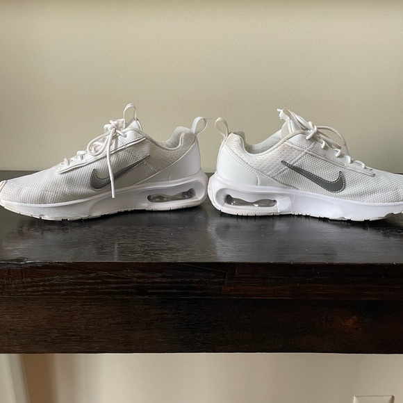 NIKE Women’s Air Max INTRLK Lite white and Metallic silver Size 7 - Picture 6 of 6